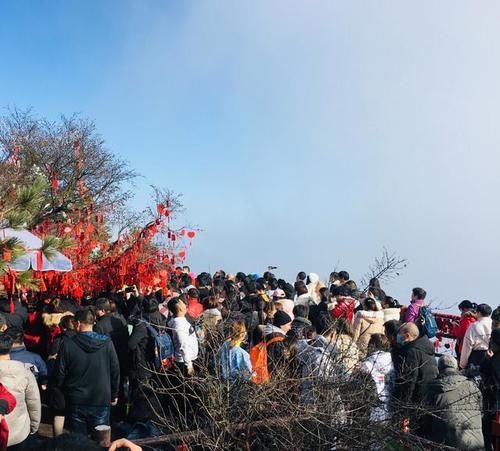 喜忧参半|远赴人间惊鸿宴，老君山上吃泡面，一个段子让老君山喜忧参半