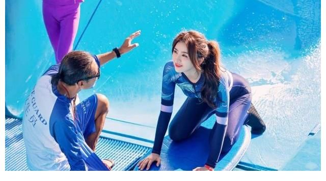 综艺节目|金子涵,综艺节目泳池剧照,惊艳美貌