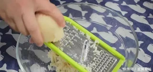 莲藕新吃法,不炒不炖不凉拌,简单一做,饭店都吃不到,真解馋