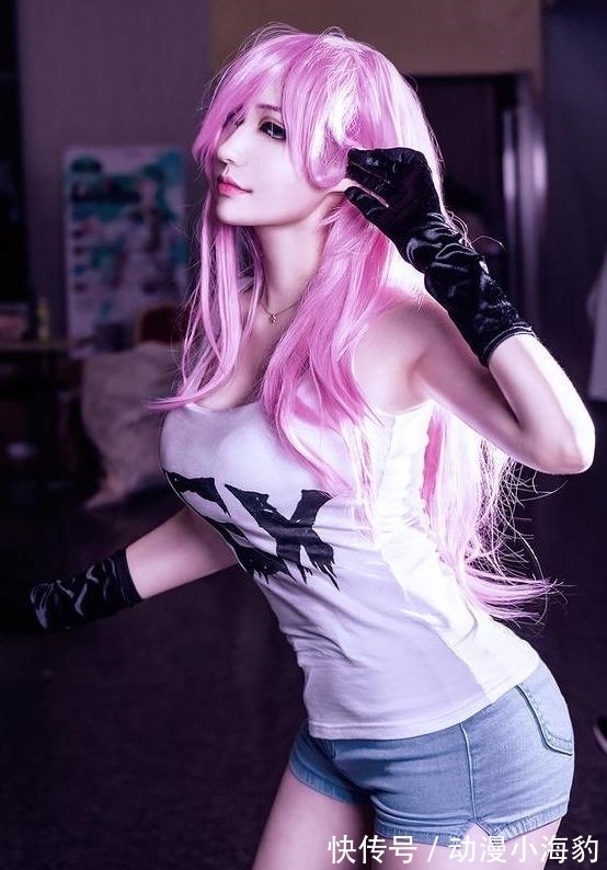 漫画|最美的四张狂,最“肉”的刮骨刀,夏禾走出次元壁,漫画腿美爆