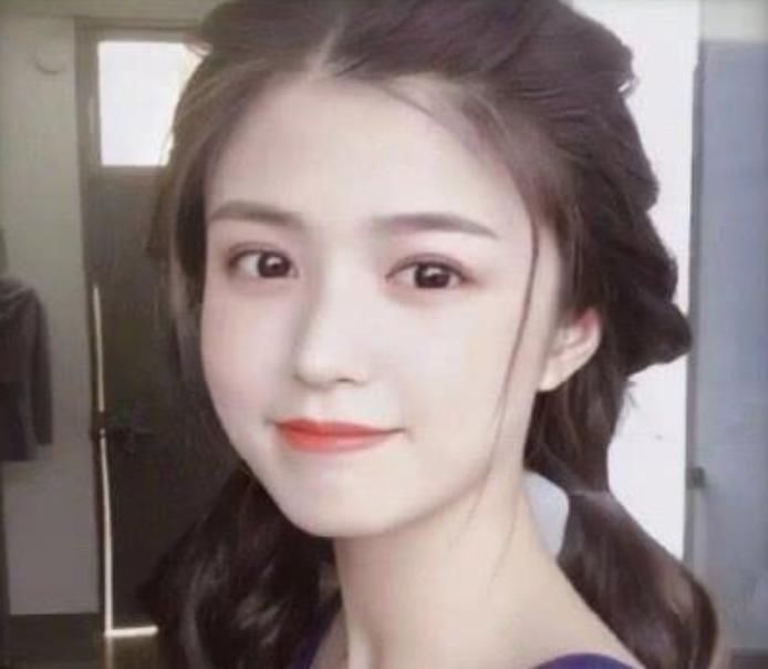 发质|小仙女请注意,这3种发型留久了,“发际线”会悄悄上移,特别是第二