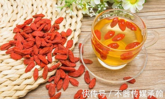 一段时间|坚持睡前干吃5粒枸杞,一段时间后,身体得到了什么?不妨了解下