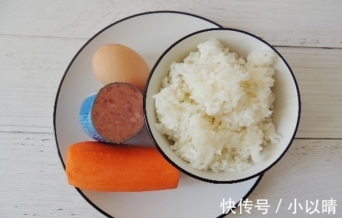 丸子|剩米饭新做法,既是早餐,也是零食,上桌就被抢光,比蛋炒饭好吃
