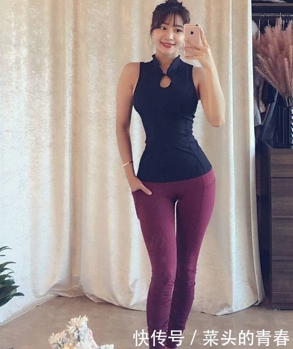 身材|紧身打底裤凹凸分明的美女,秀出曼妙身材,十分靓丽出众