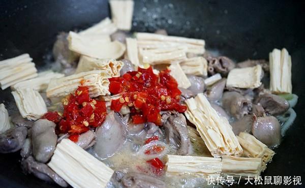 宅在家炒了此菜,家人都是好吃,味道鲜美,一会就抢光了