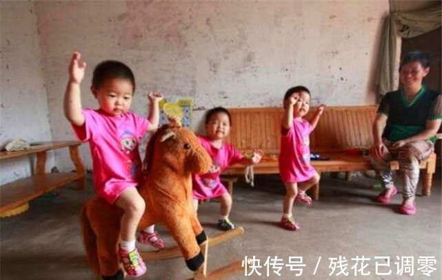 张大姐|奇闻:45岁高龄宝妈怀上三胞胎,不顾反对生下,三年后生活如此