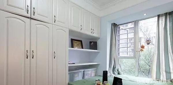 卧室|去闺蜜家串门,头次见卧室不装衣柜,后悔自己家装早了,效果晒晒