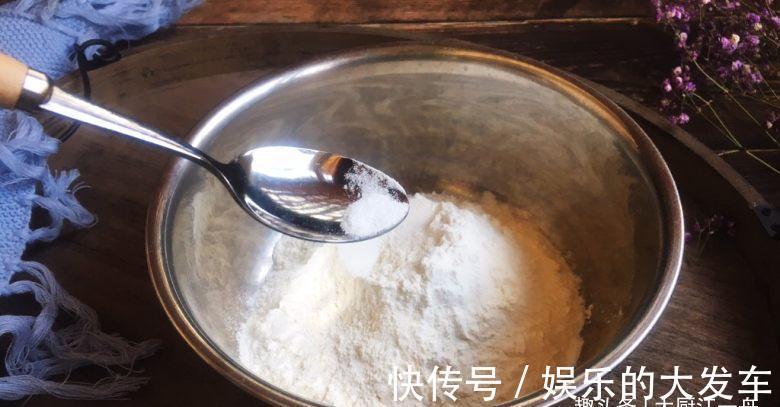 蒸馒头时,1斤面粉该放多少酵母?很多人做错了,难怪馒头不好吃