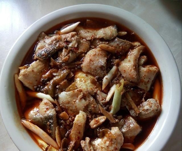 炖鱼时,“两种调料”不能放,否则鱼腥味很大,又难吃