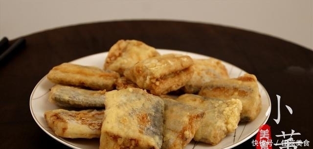 带鱼不要直接下锅炸，多加这2步，外酥里嫩无腥味，上桌就扫光