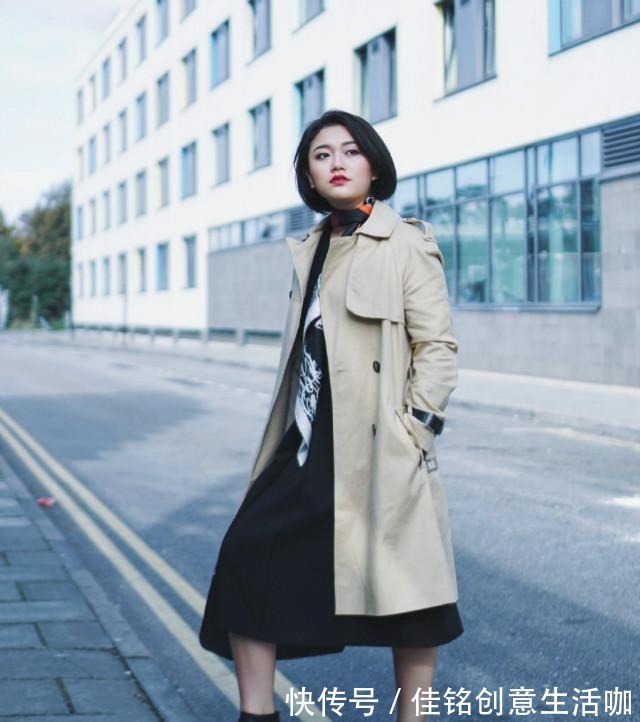 风衣 今年流行不累脚的“裸靴”，搭连衣裙+风衣，洋气显瘦又有女人味！