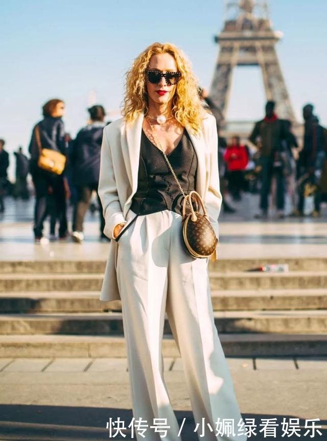 最近一种穿法火了,叫“脚盖一半”,高级显瘦,时髦精都爱