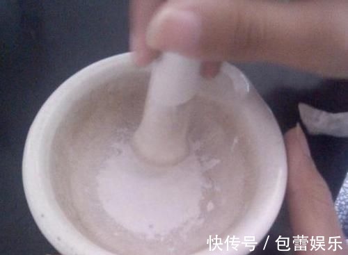 富贵竹离不开这种水，加一点，不烂根、不黄叶，家里吉祥富贵