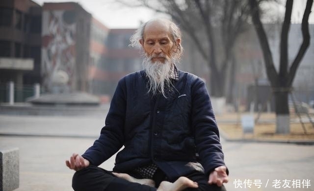 坤土|养生之道:呼吸过腰入肾,百病全消!你的气能够呼吸到哪里呢?