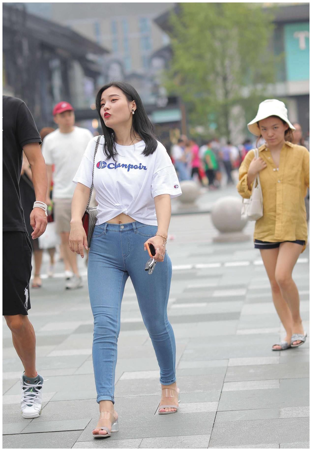 简约的穿搭同样可以穿出高级感 浅色系穿搭清新自然 休闲时尚 粉紫色