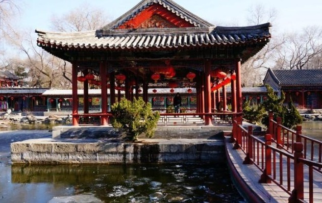 金银珠宝|贪官建造的顶级豪宅,到处都是藏满金银珠宝,抄家就搜出8亿赃款