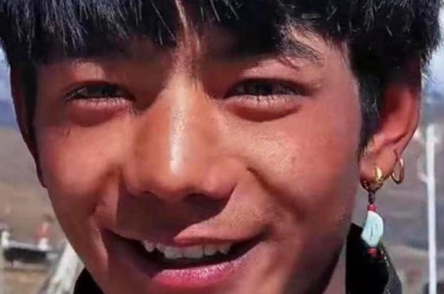 選秀節(jié)目|丁真所在國(guó)企拒絕他參加選秀和綜藝，他的爆紅是偶像文化的反噬