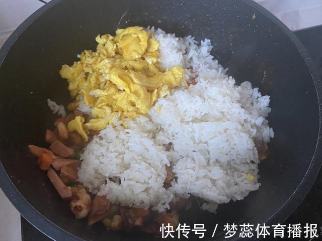 黄豆酱|好吃的炒饭有着不可告人的做法,五分钟就能炒出粒粒分明的蛋炒饭