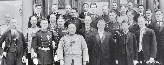 曾国藩|手握50万雄兵的曾国藩为啥不敢称帝 袁世凯7万兵马就敢逼清帝退位