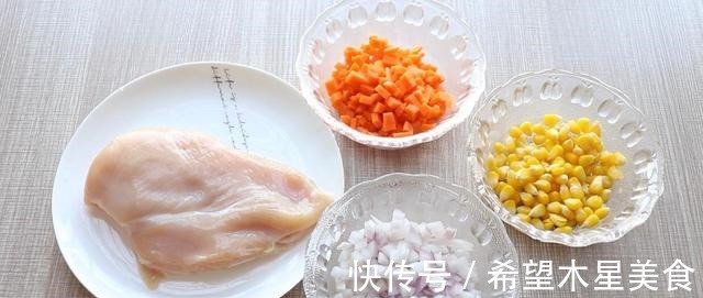 好吃|鸡肉做成丸子，简单煎一煎，外酥里软，一口一个真好吃！