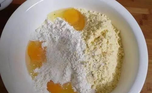 面粉|一碗玉米面，三个鸡蛋，不用烤，不用炸，蓬松柔软，比面包还好吃