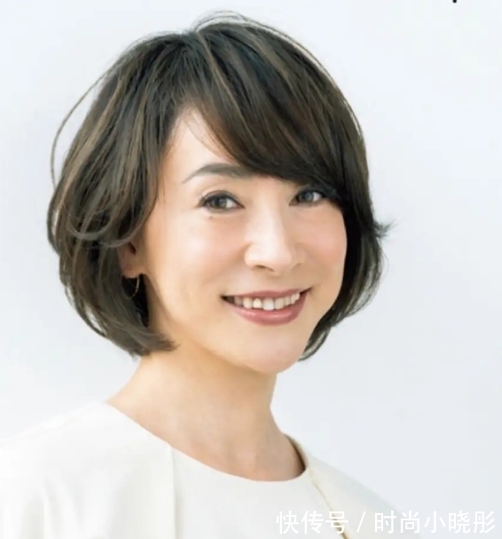 小卷 五十岁女人要避开三款发型,第一款显老,第二款显胖,第三款显黑