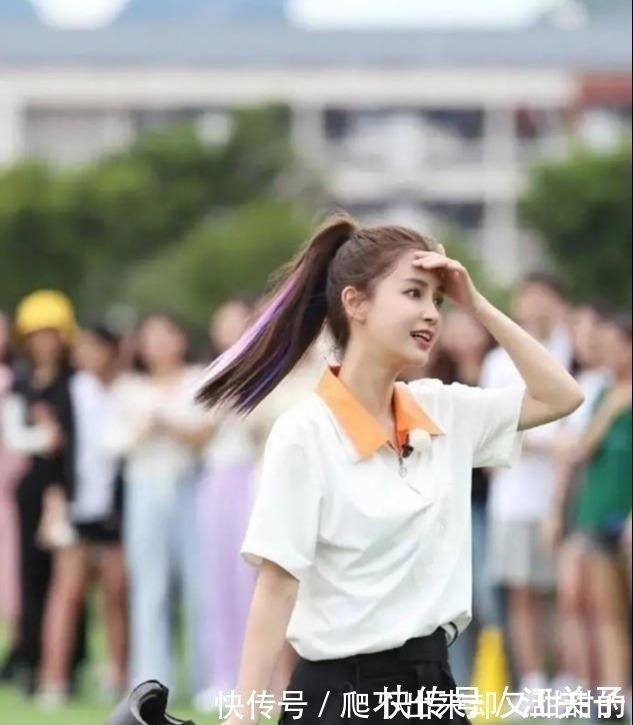 单丸子头 别再披头散发了,今秋流行这3种“扎发发型”,简单自然易上手