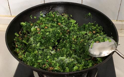  香菇|天冷来俩热乎乎的香菇青菜包，教你1个小技巧，青菜碧绿不发黄