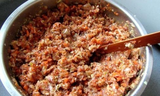 萝卜做馅,到底该不该焯水30年大厨教你正确方法,饺子鲜香好吃