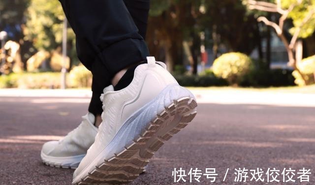 跑鞋 舒适、透气、缓震,入门级专业跑鞋咕咚10k pro体验!
