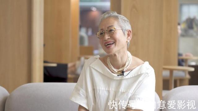 白衬衫|女人要体面活!68岁姥姥口红只用豆沙色,白衬衫必须搭珍珠项链