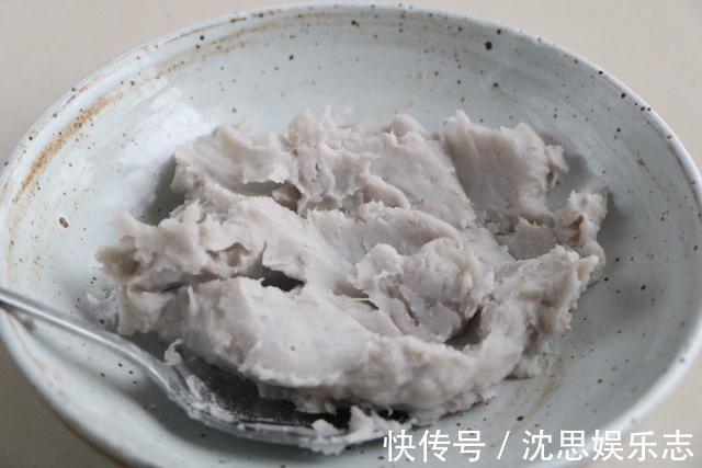 一款甜糯无比的滋粑,半个芋头1碗糯米粉,比汤圆都好吃