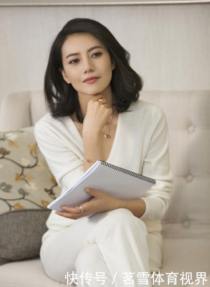 女人到中年头发别剪太短,这4款短发刚刚好,时髦又减龄