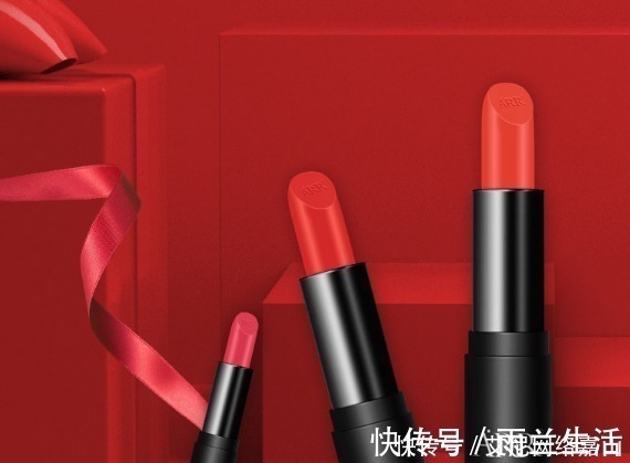 唇色 涂口红的小技巧:注重打底很重要,勾勒唇形能让嘴巴更饱满!