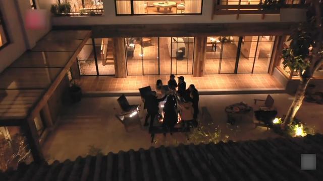 会客厅|5位阿姨抱团养老，合买520㎡老宅，花183万装成山间别墅