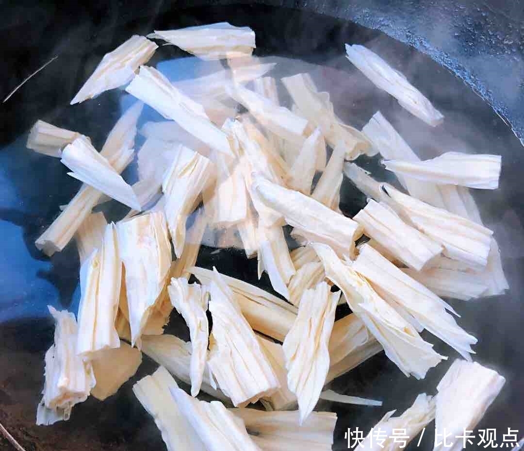 腐竹最“忌讳”直接用水泡，有很多人都不懂，难怪是外烂里硬！