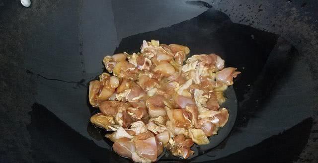 花甲炒鸡肉,好吃又下饭的一道家常菜,做法简单,我家常做