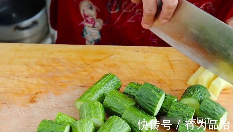 鲜香|腌韭菜花，只加盐不好吃！多加这2种食材，鲜香入味，放一年不坏