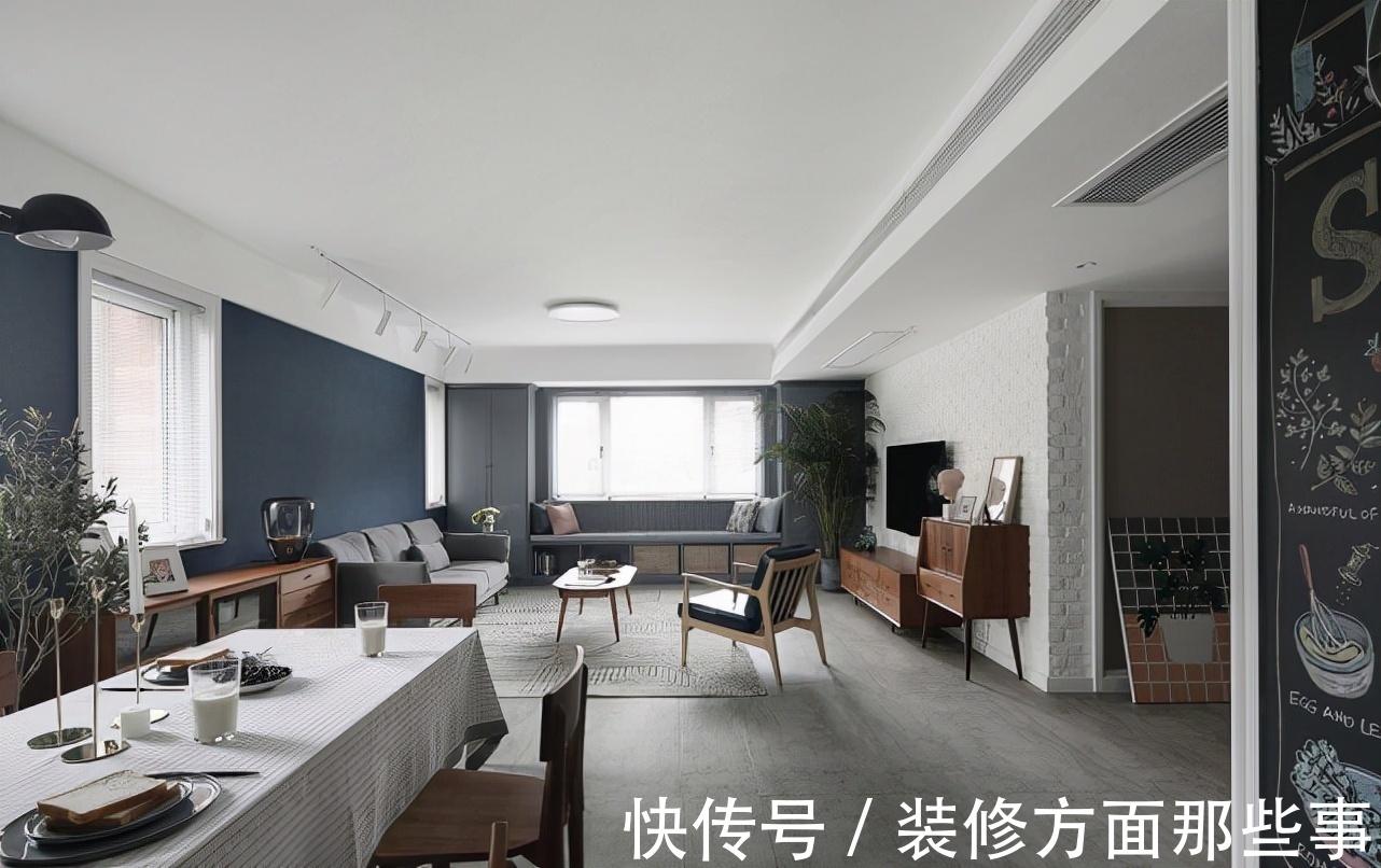 玄关|124三居室蓝灰配穿插原木色+灰,空间便显得典雅浪漫