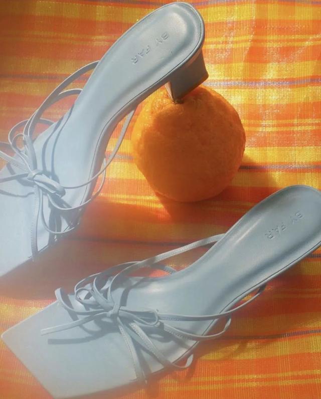 参考价格 翻了身的“土味凉鞋”,这次成了时髦精心中的C位