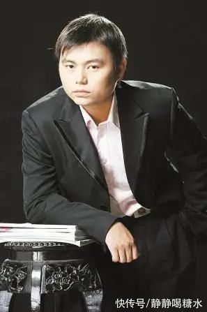 明月#他27岁靠《明朝那些事儿》成名,赚4100万后为什么还要做公务员