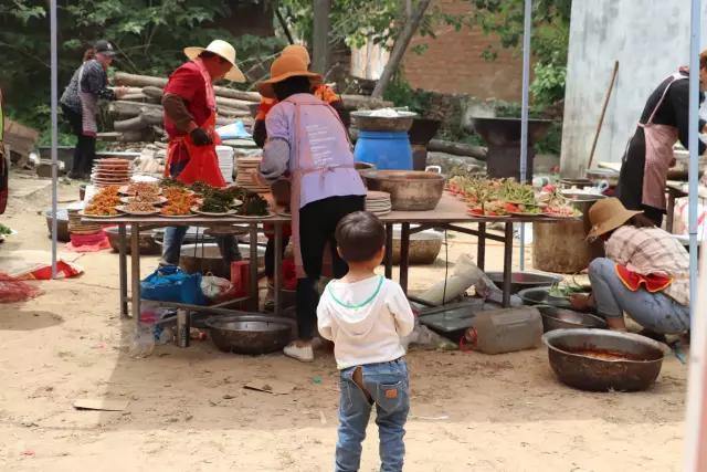 在农村吃大席，饭桌上的这几幕真让人受不了，我是饿着肚子回家的 酒席