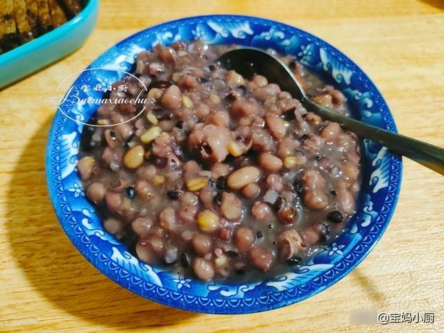 早起半个小时，给家人做了可口早餐，这一顿吃着真叫舒服