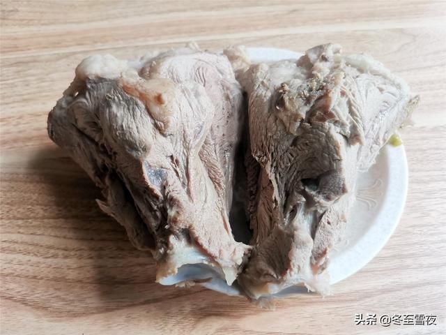 猪肉|三伏天，猪肉这样吃，做法简单，不油不腻，下酒下饭又解馋