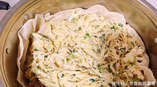 我家用土豆做它,上锅一蒸,松软入味,两天必做一次,老妈特爱吃