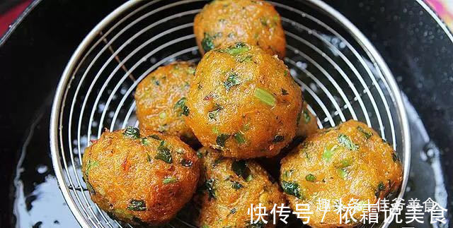 2个胡萝卜1碗面粉,做好吃的胡萝卜丸子,做法简单,一看就会