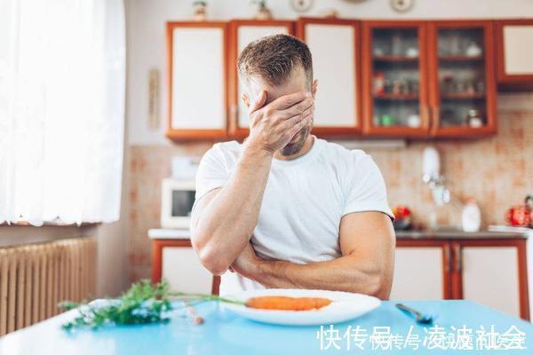 症状表现|早期的抑郁症患者,出现食欲异常,反应迟钝,失眠,最好别忽视