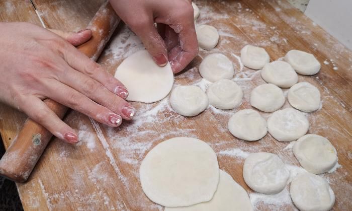 包饺子|冬天,萝卜白菜靠边站,用它包饺子,鲜嫩多汁营养高,家人都爱吃