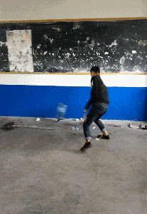 |搞笑GIF趣图:今天点了一道大盘鸡,感觉吃的好亏