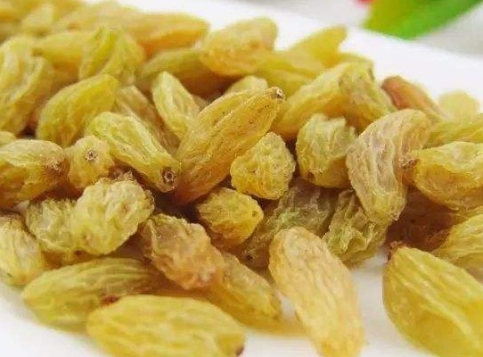 好处|睡觉前吃一点葡萄干，4大好处找上你，不仅能养生，更可“长寿”